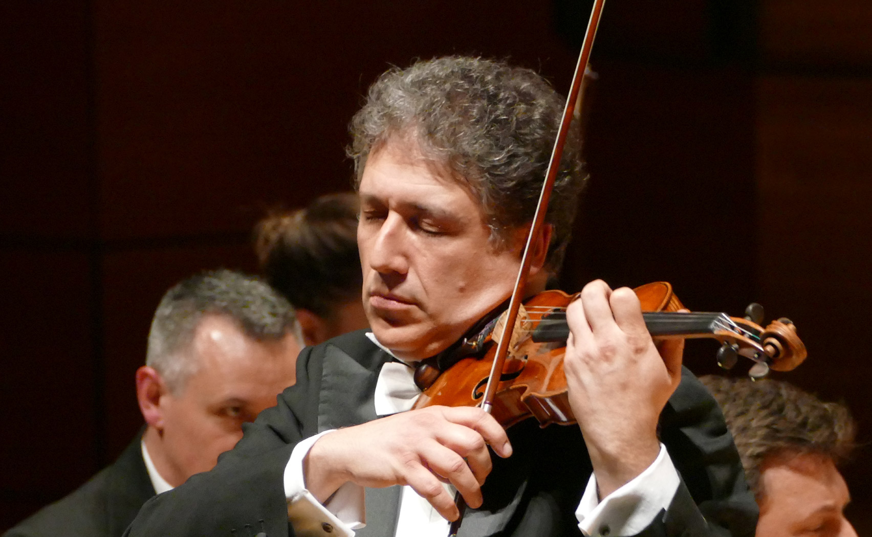 Prof. Marco Rizzi und die Teilnehmer des Violin-Meisterkurses ...